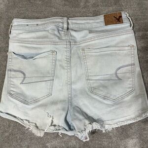 AMERICAN EAGLE - Distressed Shorts!!